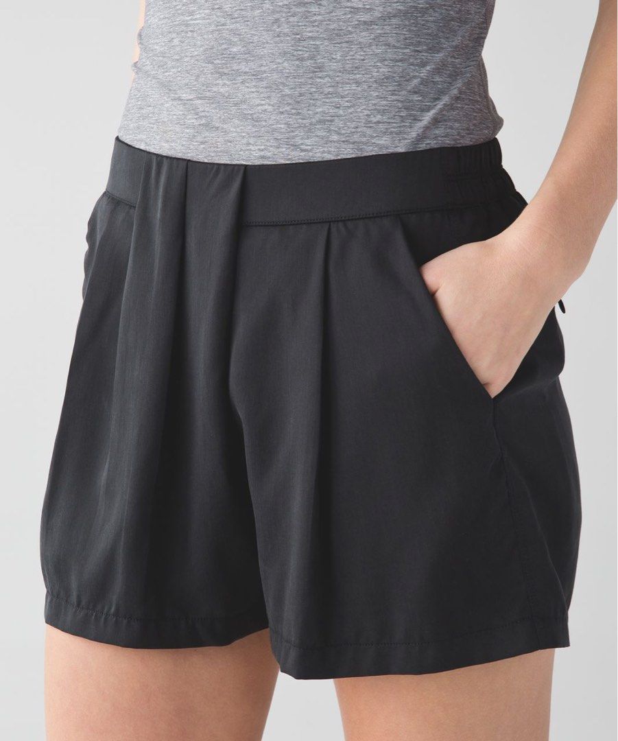 LULULEMON & GO KEEP SAKE PLEATED SHORTS (Category: Activewear) located in Rizal. Submitted by uniii_011 (Listing ID 1468217295, Image 2). Description: SIZE 8 NO ISSUE.