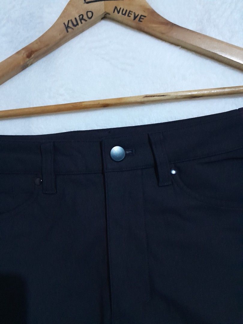 Lululemon ABC pants ⛳️ (Category: Chinos) located in Lucena. Submitted by kuronueve0909 (Listing ID 1468219129, Image 3). Description: Lululemon ABC pants Size: 28 Waistline: 30 Length: 35 Hem:11.5 Leg:6 Color: black Price: ₱1,985 No issue ✅️ Ready to wear ✅️.