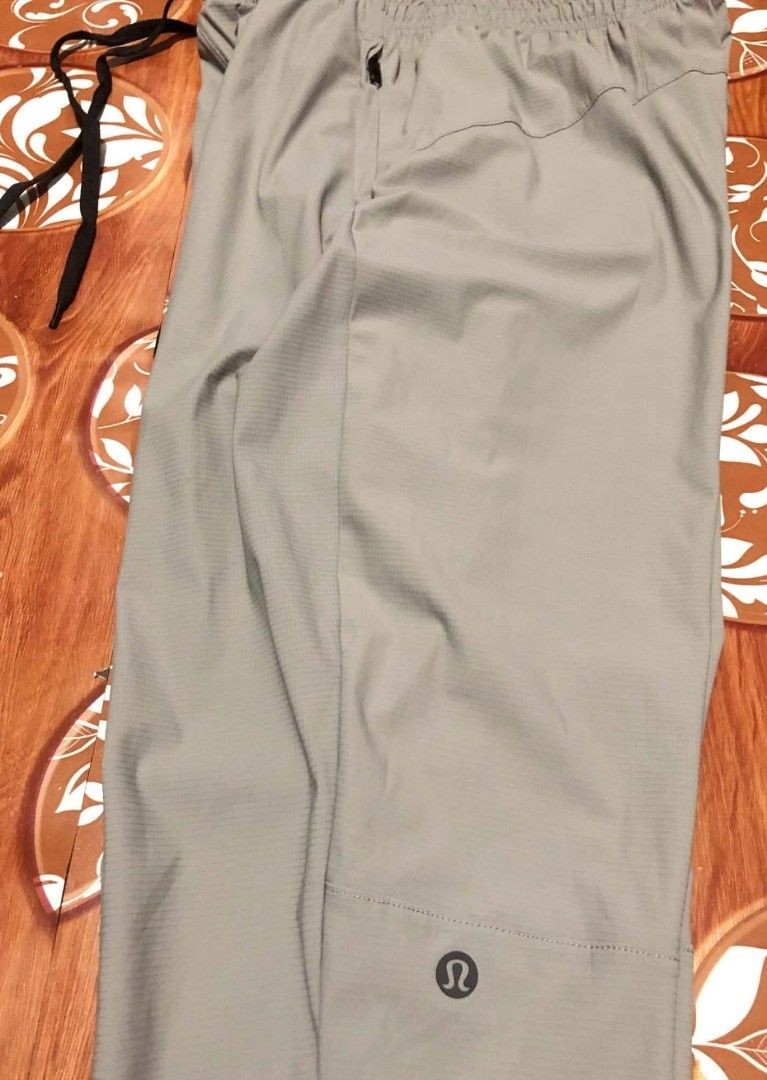 Lululemon Agility Pants (Category: Activewear) located in Cabuyao City. Submitted by THRIFTHITS (Listing ID 1468229558, Image 2). Description: Lululemóñ Agility Jogger Pants Excellent Condition Size Medium Mine 1k‼️ Direct Message me and Add for fast Transaction ty .