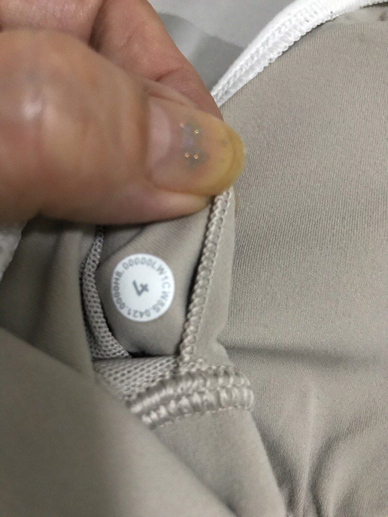 Lululemon Align Tank Top (Category: Activewear) located in Manila. Submitted by freshlemon58885 (Listing ID 1468279196, Image 3). Description: EUC Padded Dot 4.