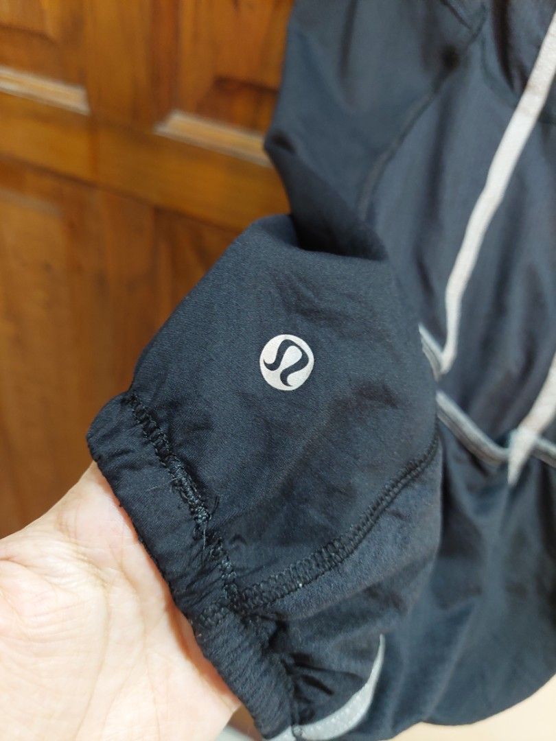 LULULEMON CYCLING JERSEY TOP (Category: Activewear) located in San Pedro. Submitted by cyanide.slug.cat (Listing ID 1468187937, Image 3). Description: medium 32-40" bust 22-26" length.