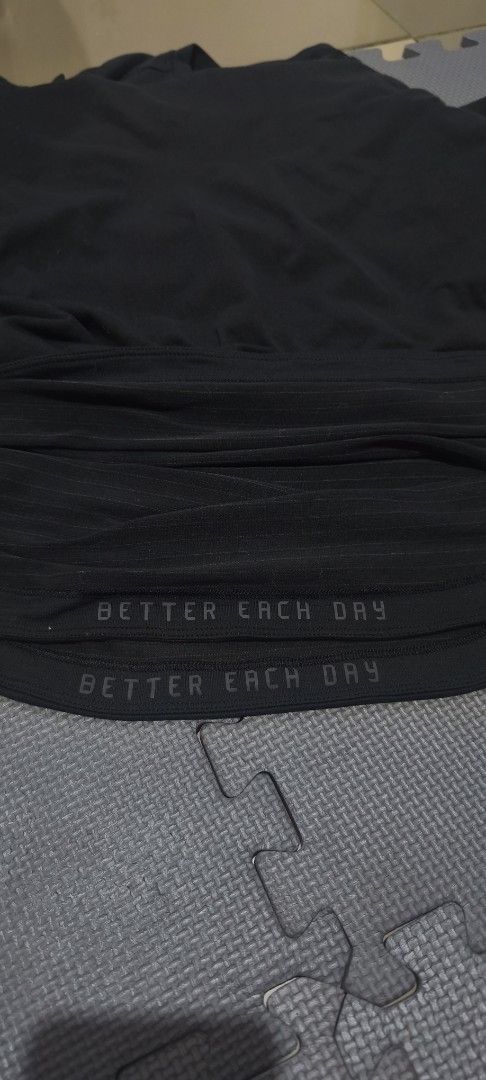 Lululemon Drysens Short Sleeve Bundle (Category: Activewear) located in Caloocan City. Submitted by kimyhan (Listing ID 1468066889, Image 3). Description: Small to Medium Fitting Solid pa PangGym.