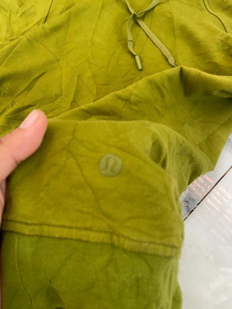 Lululemon Olive Green Hoodie Size M (Authentic) (Category: Hoodies) located in Trinidad. Submitted by thrifter1997 (Listing ID 1468064785, Image 3). Description: Colorate: 9.8/10✅ Condition:9.8/10✅ - Brand: Lululemon - Color: Olive Green - Size: Medium (tag inside collar) - Features: Drawstring hood, ribbed cuffs, and subtle stamped logo on sleeve hem - Material: Soft fabric with great stretch.