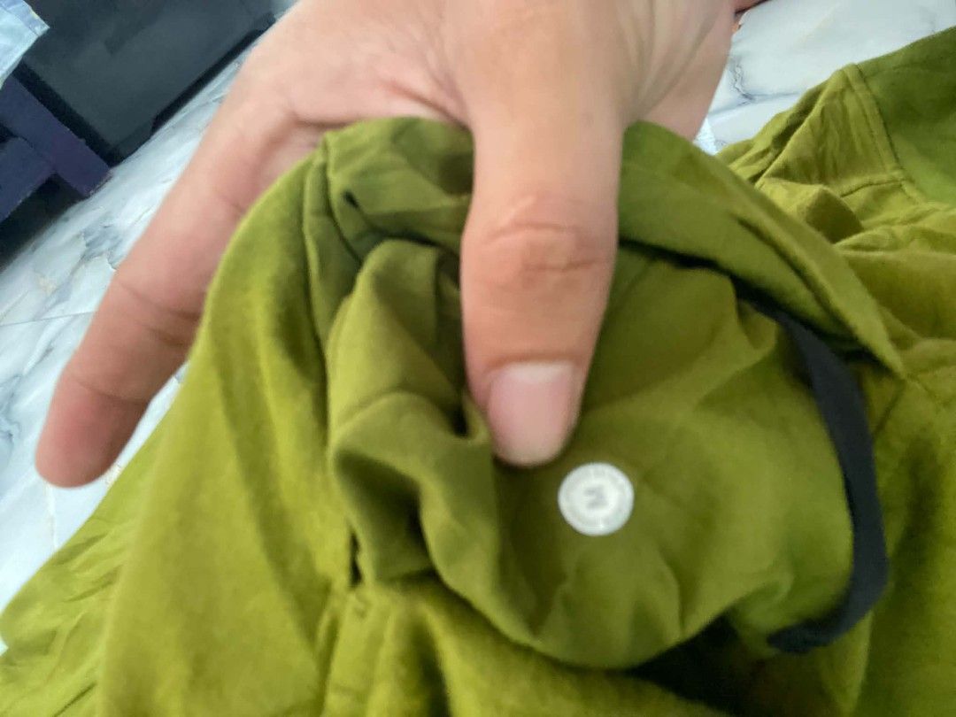 Lululemon Olive Green Hoodie Size M (Authentic) (Category: Hoodies) located in Trinidad. Submitted by thrifter1997 (Listing ID 1468064785, Image 2). Description: Colorate: 9.8/10✅ Condition:9.8/10✅ - Brand: Lululemon - Color: Olive Green - Size: Medium (tag inside collar) - Features: Drawstring hood, ribbed cuffs, and subtle stamped logo on sleeve hem - Material: Soft fabric with great stretch.