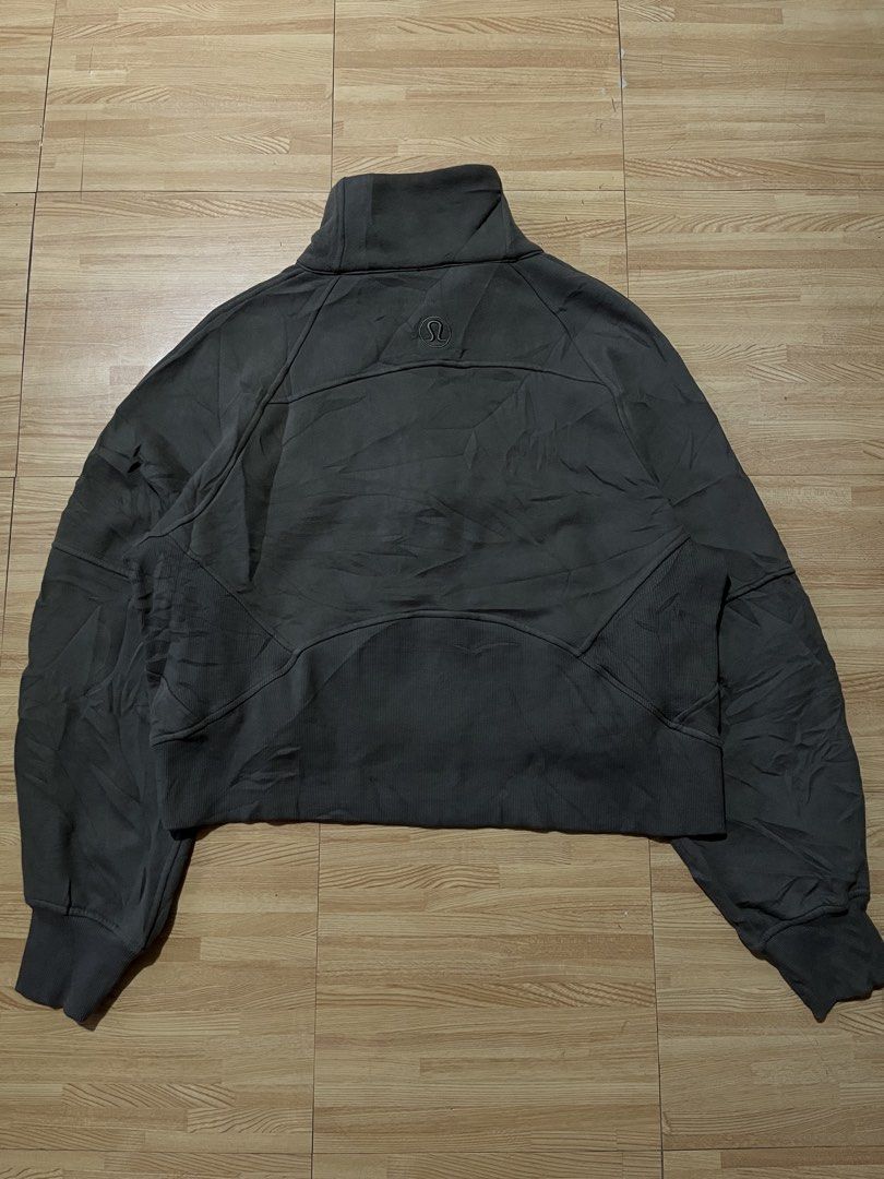 Lululemon Scuba Oversized Crop (Category: Coats, Jackets and Outerwear) located in Angeles City. Submitted by brkebys (Listing ID 1468081725, Image 1). Description: Width: 21 Length: 21 Very good condition.