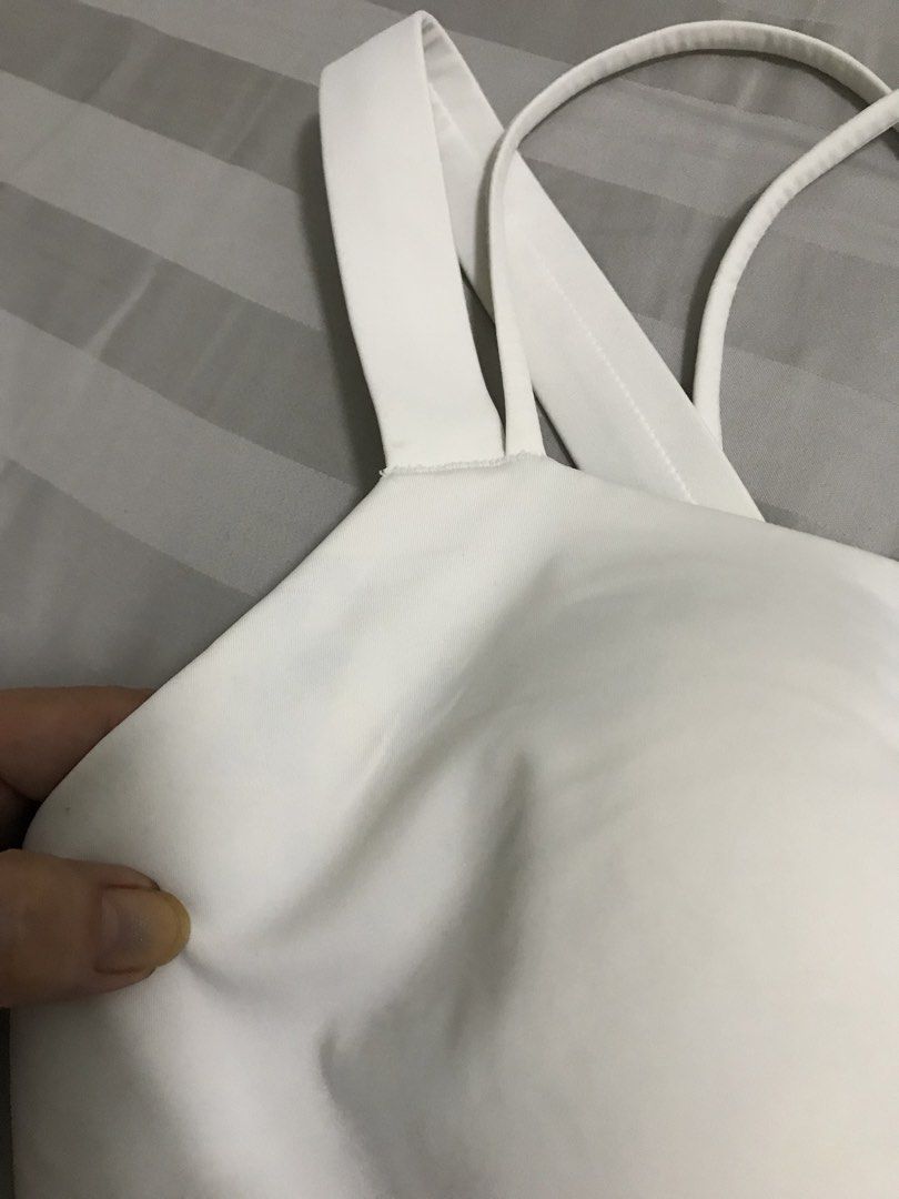 Lululemon Seamless Sportsbra (Category: Activewear) located in Manila. Submitted by freshlemon58885 (Listing ID 1468279135, Image 2). Description: Unnoticeable small color transfer Over all in very good condition XL Super soft and Comfy Built in pads Size:15.5 inch Laid Flat .