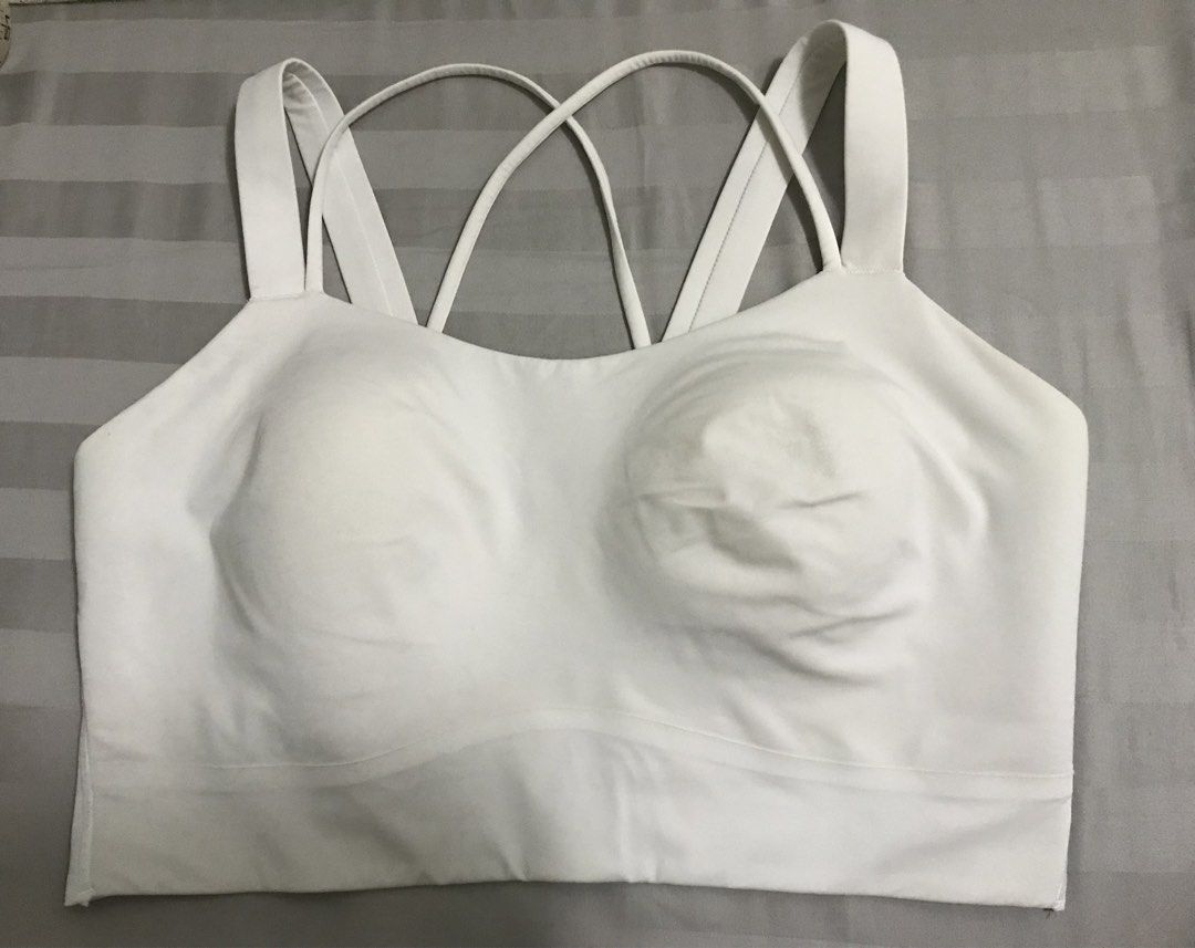 Lululemon Seamless Sportsbra (Category: Activewear) located in Manila. Submitted by freshlemon58885 (Listing ID 1468279135, Image 1). Description: Unnoticeable small color transfer Over all in very good condition XL Super soft and Comfy Built in pads Size:15.5 inch Laid Flat .
