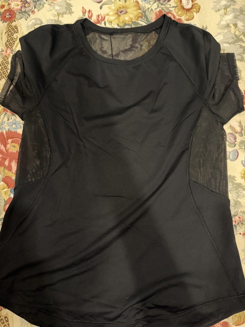Lululemon top (Category: Sleeveless) located in Manila. Submitted by bellafleur (Listing ID 1468183255, Image 1). Description: .