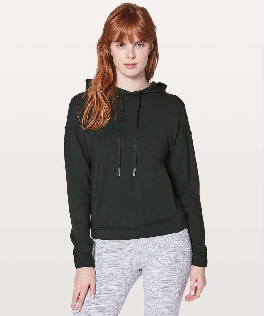 Lululemon Twisted & Tucked Pullover Black Size 8 (Category: Coats, Jackets and Outerwear) located in Baao. Submitted by lythrift2005935 (Listing ID 1468067461, Image 1). Description: Lululemon Twisted & Tucked Pullover Black Size 8 20 Width x 23 Length Excellent - No issue - 10/10 Color rate Mine ₱1500 + sf.