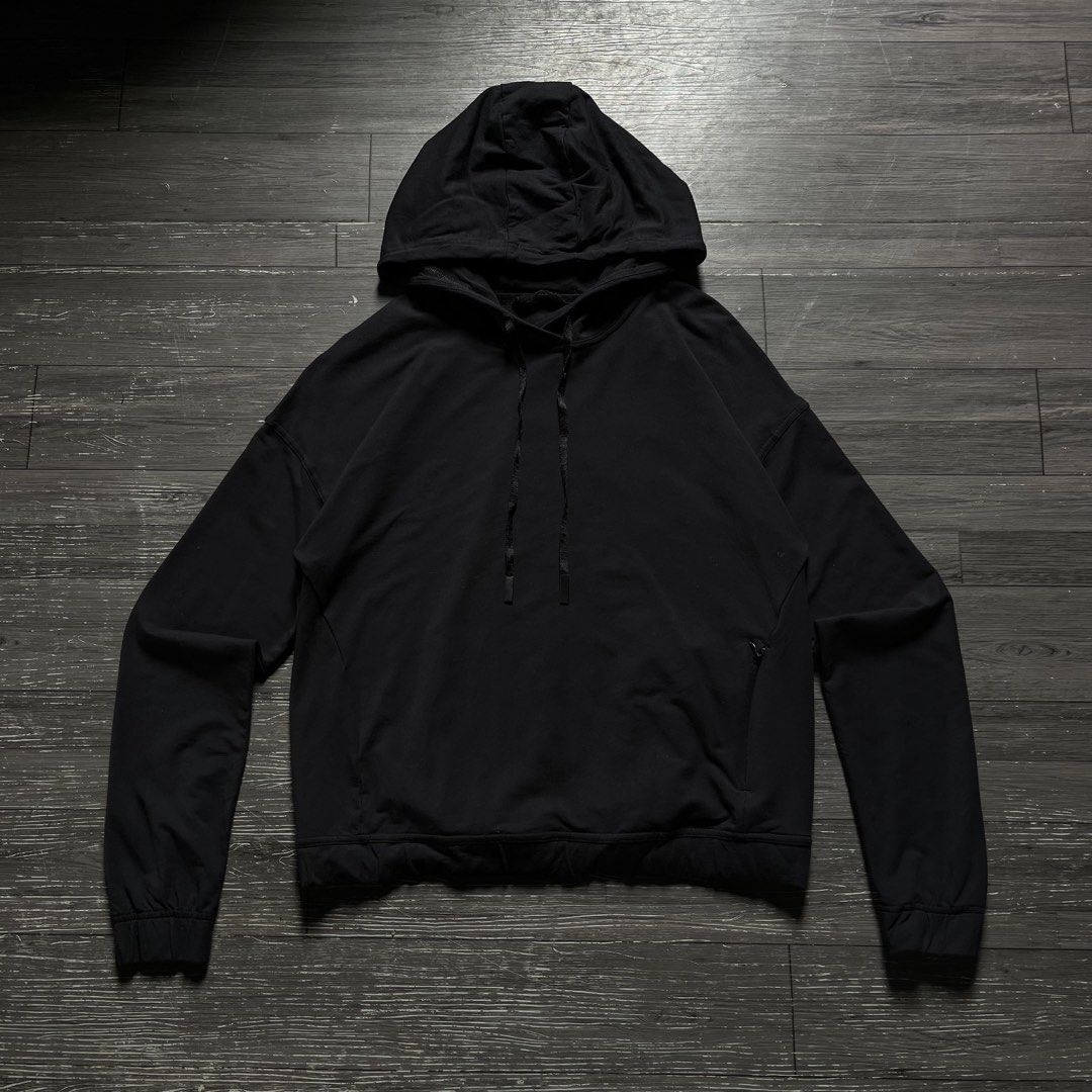 Lululemon Twisted & Tucked Pullover Black Size 8 (Category: Coats, Jackets and Outerwear) located in Baao. Submitted by lythrift2005935 (Listing ID 1468067461, Image 3). Description: Lululemon Twisted & Tucked Pullover Black Size 8 20 Width x 23 Length Excellent - No issue - 10/10 Color rate Mine ₱1500 + sf.
