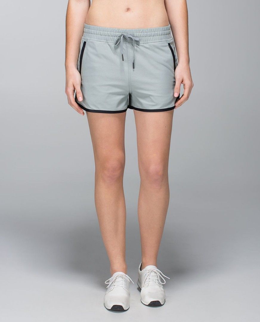 LULULEMON VARSITY SHORTS IN BLACK (Category: Activewear) located in San Pedro. Submitted by cyanide.slug.cat (Listing ID 1468180121, Image 1). Description: small 26-32" waist 11" length.
