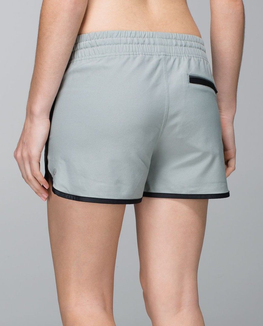 LULULEMON VARSITY SHORTS IN BLACK (Category: Activewear) located in San Pedro. Submitted by cyanide.slug.cat (Listing ID 1468180121, Image 2). Description: small 26-32" waist 11" length.