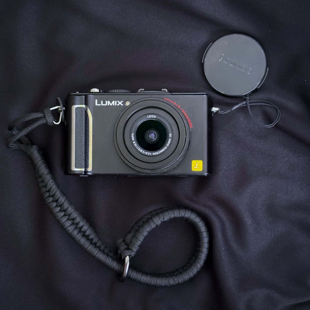 Lumix LX3 Digital Camera (Category: Cameras) located in Manila. Submitted by elliebap (Listing ID 1468070903, Image 1). Description: Lumix LX-3 *Price is Negotiable Inclusions: 2 batteries USB C portable charger No SD card Neck and Hand Strap Lumix Lens Cover Key Specifications * Sensor: 1/1.63-inch CCD sensor (larger than typical point-and-shoots of its era, shoots Manual and Raw) * Lens: 24mm wide-angle LEICA DC VARIO-SUMMILUX with a fast f/2.0