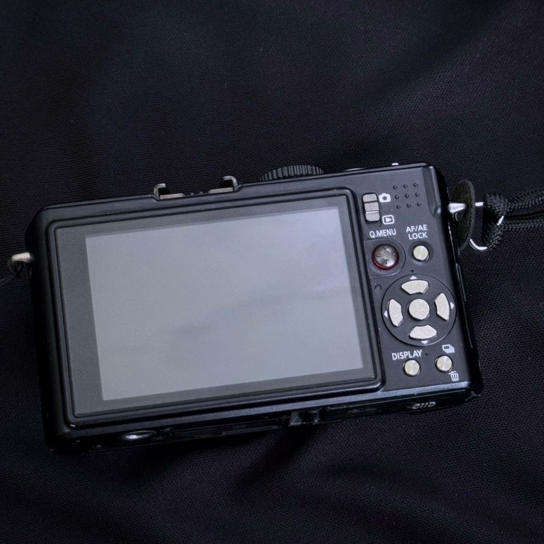 Lumix LX3 Digital Camera (Category: Cameras) located in Manila. Submitted by elliebap (Listing ID 1468070903, Image 2). Description: Lumix LX-3 *Price is Negotiable Inclusions: 2 batteries USB C portable charger No SD card Neck and Hand Strap Lumix Lens Cover Key Specifications * Sensor: 1/1.63-inch CCD sensor (larger than typical point-and-shoots of its era, shoots Manual and Raw) * Lens: 24mm wide-angle LEICA DC VARIO-SUMMILUX with a fast f/2.0