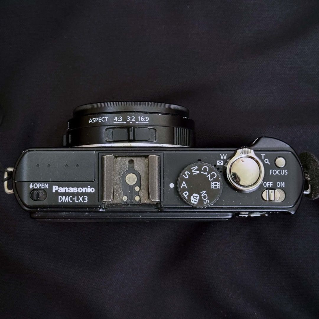 Lumix LX3 Digital Camera (Category: Cameras) located in Manila. Submitted by elliebap (Listing ID 1468070903, Image 3). Description: Lumix LX-3 *Price is Negotiable Inclusions: 2 batteries USB C portable charger No SD card Neck and Hand Strap Lumix Lens Cover Key Specifications * Sensor: 1/1.63-inch CCD sensor (larger than typical point-and-shoots of its era, shoots Manual and Raw) * Lens: 24mm wide-angle LEICA DC VARIO-SUMMILUX with a fast f/2.0