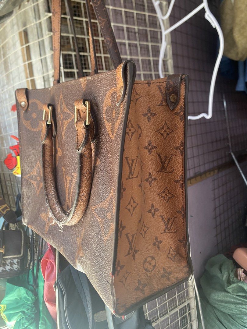 LV (Category: Luxury Bags & Wallets) located in Manila. Submitted by freshfindresale (Listing ID 1468125506, Image 3). Description: Good condition Sign of usage Scratches.