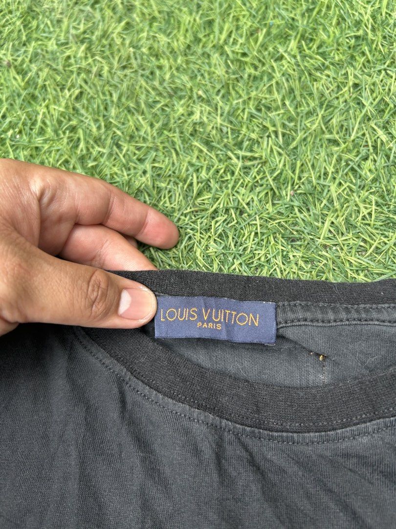 LV black tee (Category: Luxury Apparel) located in Santa Rosa. Submitted by unexpected.finds4026 (Listing ID 1468197433, Image 2). Description: Xs On tag Oversize best fit to S - M complete tags 9/10 color rate need wash .