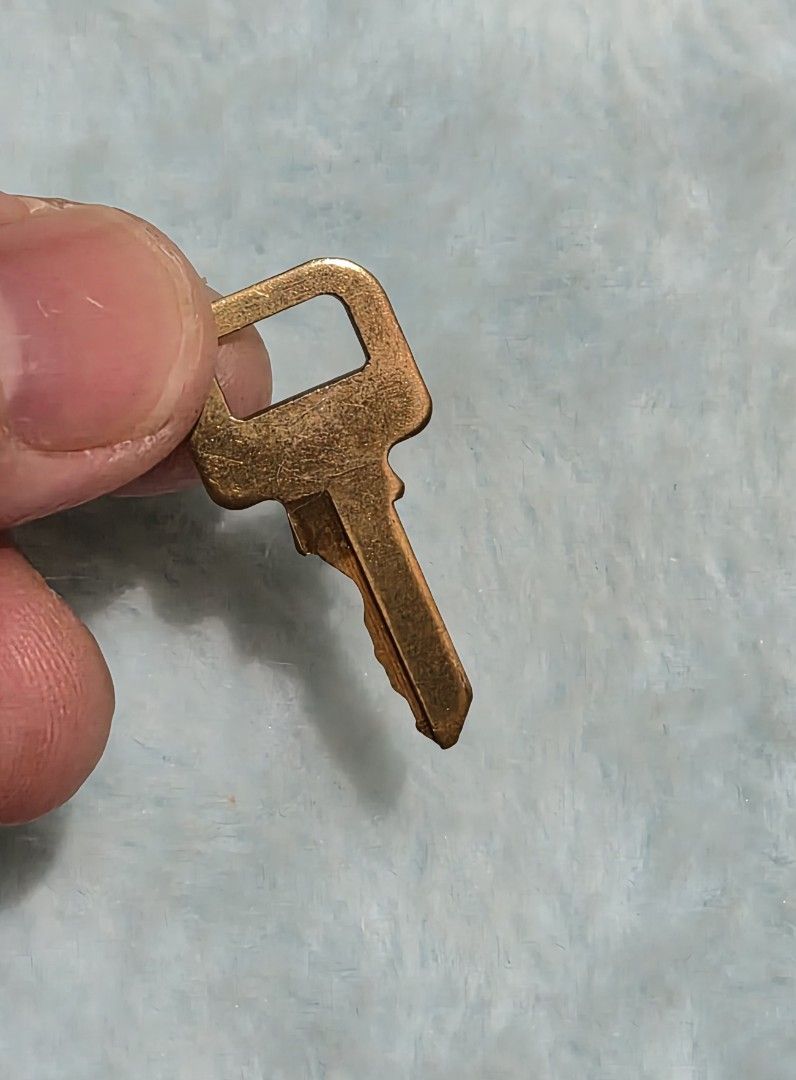 LV BRASS KEY Code 318 (Category: Microphones) located in Mandaue City. Submitted by chuchi152615 (Listing ID 1468134301, Image 2). Description: - Vintage solid brass key stamped with number 318 on the head - Features a rectangular top hole for easy ring attachment - Single-sided cut blade with a central groove design - Standard size ideal for small padlocks, lockers, or vintage cabinets - Durable and heavy-duty metal construction.