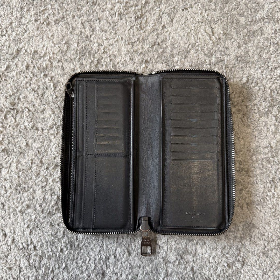 LV Damier Infini Zippy Wallet (Category: Wallets & Card Holders) located in Paranaque City. Submitted by nego.allday (Listing ID 1468110952, Image 2). Description: LV Damier Infini Zippy Wallet Gently Used | Item Only ₱10,000 (SRP 80k).