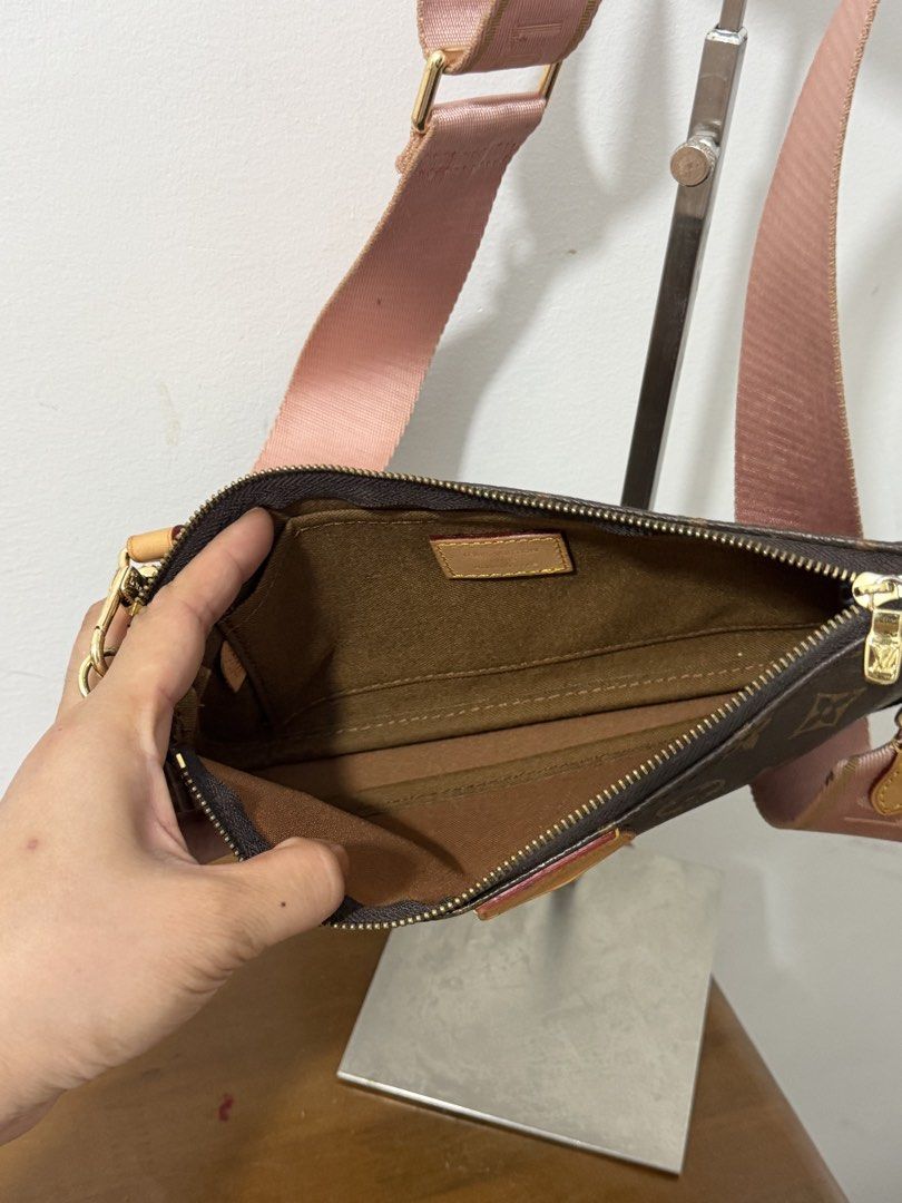 lv pochette (Category: Luxury Bags & Wallets) located in Manila. Submitted by prelovedbyramiah (Listing ID 1468241024, Image 3). Description: coded no flaws.
