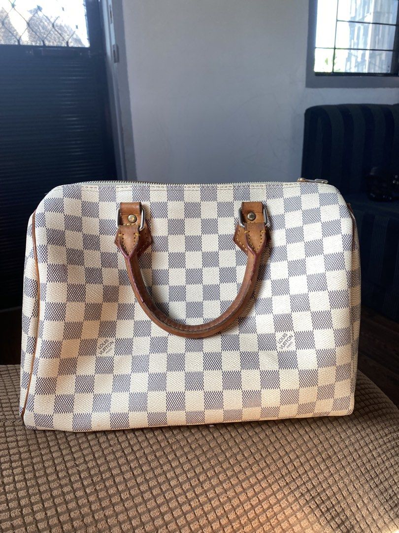 Lv speedy30 (Category: Luxury Apparel) located in Tagum. Submitted by amarasluxbag (Listing ID 1468282659, Image 1). Description: May dirt sa loob Pen stain sa body Matibay pa nmn Tingnan details.