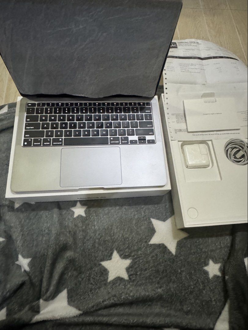 MacBook Air M1 95 Cycle count (Category: Laptops & Notebooks) located in Manila. Submitted by floweroniz (Listing ID 1468266781, Image 1). Description: MACBOOK AIR M1 ₱33,000. rare nalang po like new na m1 + receipt • Apple M1 Chip • 8GB Unified Memory • 13.3” Retina Display • 256GB SSD Storage • macOS Golden Gate 27.0.1 (latest) • Battery Health: 94% • Battery Cycle Count: 95 ✔️ No known issues, never been repaired ✔️ Very good condition ✔️ Full
