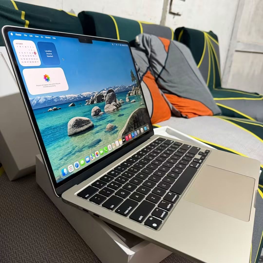 Macbook air m2 16gb (Category: Laptops & Notebooks) located in Caloocan City. Submitted by fierceeagle_0f2b8f (Listing ID 1468075470, Image 3). Description: For sale MacBook Air M2 – Apple M2 Chip | 16GB Unified Memory | 256GB SSD | 13inch Liquid Retina Display | Backlit Magic Keyboard | Touch ID •1 year old but seldom use •Almost brandnew/ 28 CC only •Complete original box and charger Price: 30,000 Negotiable ⚡ FEATURES • Backlit Magic Keyboard 