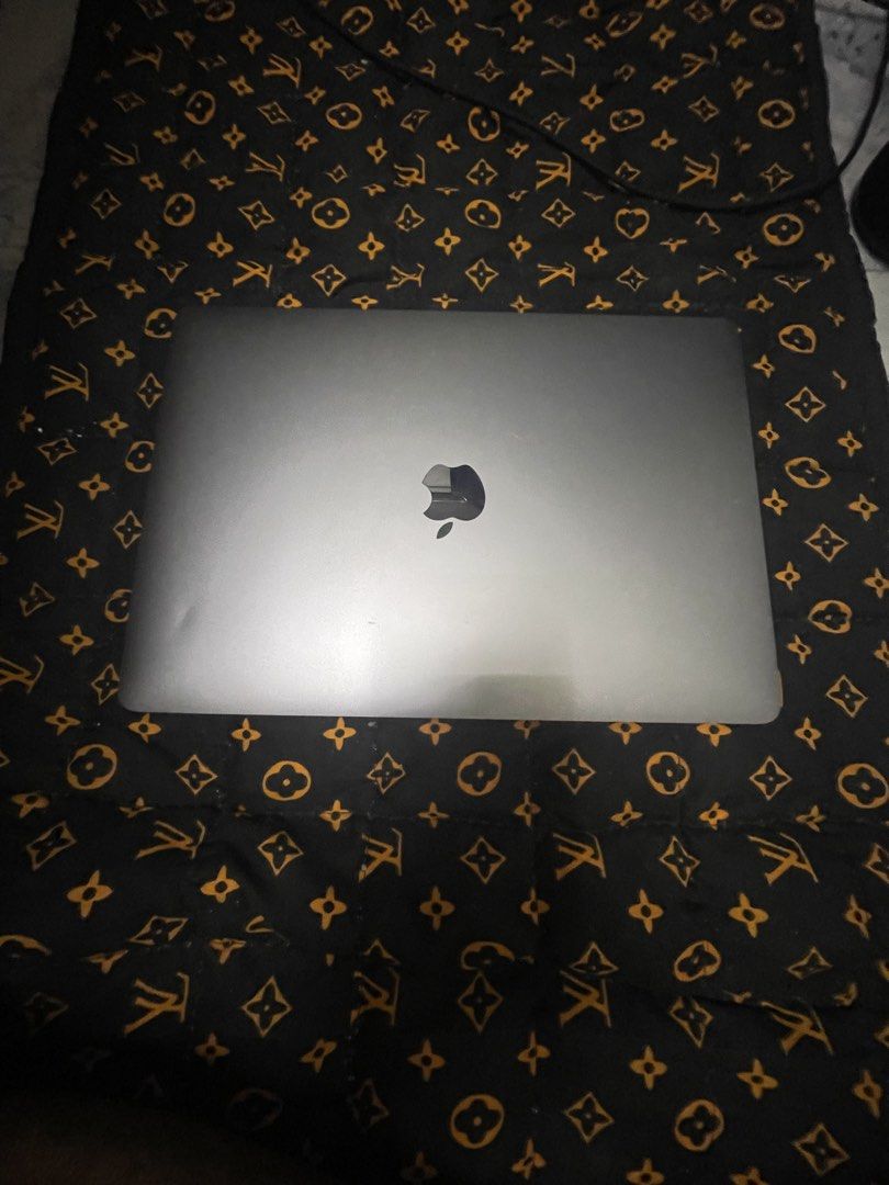 macbook pro i7 2019 1TB ssd 16Gb ram (Category: Laptops & Notebooks) located in Manila. Submitted by hometechieonlineshop (Listing ID 1468282621, Image 3). Description: macbook pro i7 2019 16gb ram 1tb ssd 13-inch battery mblis malowbat no fingerprint with charger.