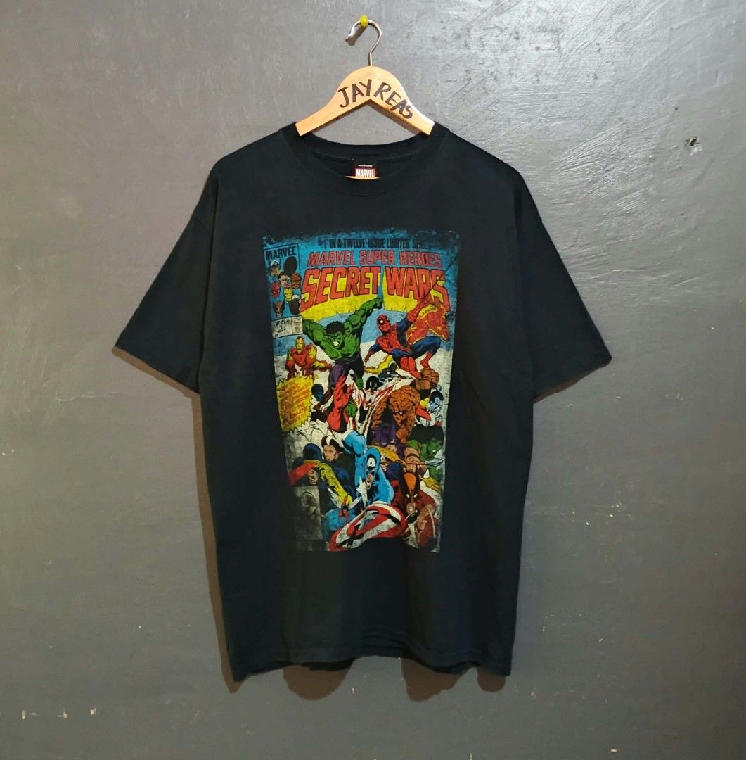 Mad Engine Marvel Secret Wars Comic Cover T-Shirt Black (Category: Tshirts & Polo Shirts ) located in Kananga. Submitted by jayreas1517 (Listing ID 1468153097, Image 1). Description: Vintage Mad Engine Marvel Shirt black Graphic Secret Wars Comic Book Width 22 Length 30 Excellent condition No issue Dm me 📩.