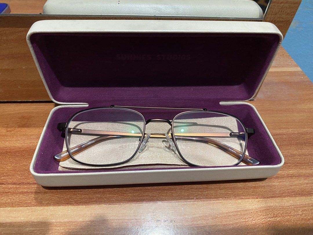 Magnus specs Sunnies studios (Category: Sunglasses & Eyewear) located in Taytay. Submitted by danicadiaz30 (Listing ID 1468280299, Image 3). Description: No prescription eyewear Can change into prescription With free hardcase .