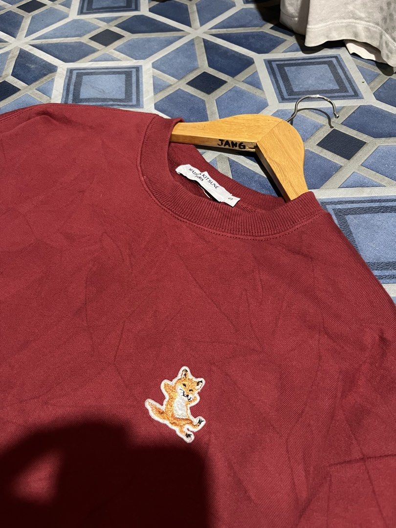 MAISON KITSUNE CREWNECK (Category: Formal Shirts) located in Hinatuan. Submitted by jam_jam07 (Listing ID 1468176698, Image 2). Description: No issue 20.5x25.5.