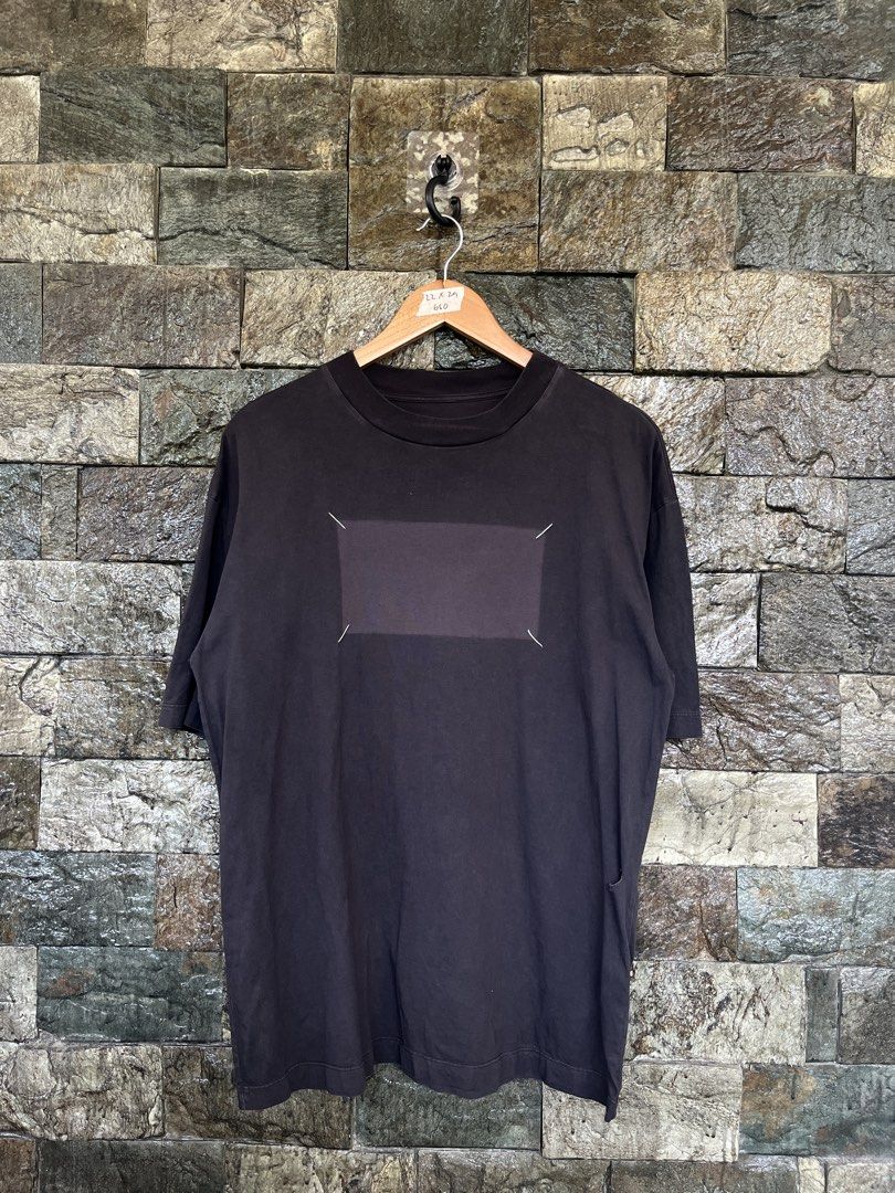 Maison Margiela Black Shirt (Category: Tshirts & Polo Shirts ) located in Cagayan de Oro. Submitted by curatedheirloomph_ (Listing ID 1468232730, Image 1). Description: 𝘿𝙞𝙢𝙚𝙣𝙨𝙞𝙤𝙣𝙨: 22x29 𝘽𝙚𝙨𝙩 𝙁𝙞𝙩: Large 𝘾𝙤𝙣𝙙𝙞𝙩𝙞𝙤𝙣 & 𝘾𝙤𝙡𝙤𝙧 𝙍𝙖𝙩𝙚: Excellent (9.5/10) 𝙄𝙨𝙨𝙪𝙚: Tear.