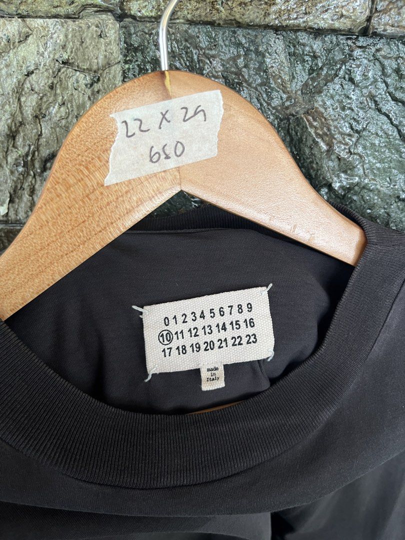 Maison Margiela Black Shirt (Category: Tshirts & Polo Shirts ) located in Cagayan de Oro. Submitted by curatedheirloomph_ (Listing ID 1468232730, Image 2). Description: 𝘿𝙞𝙢𝙚𝙣𝙨𝙞𝙤𝙣𝙨: 22x29 𝘽𝙚𝙨𝙩 𝙁𝙞𝙩: Large 𝘾𝙤𝙣𝙙𝙞𝙩𝙞𝙤𝙣 & 𝘾𝙤𝙡𝙤𝙧 𝙍𝙖𝙩𝙚: Excellent (9.5/10) 𝙄𝙨𝙨𝙪𝙚: Tear.