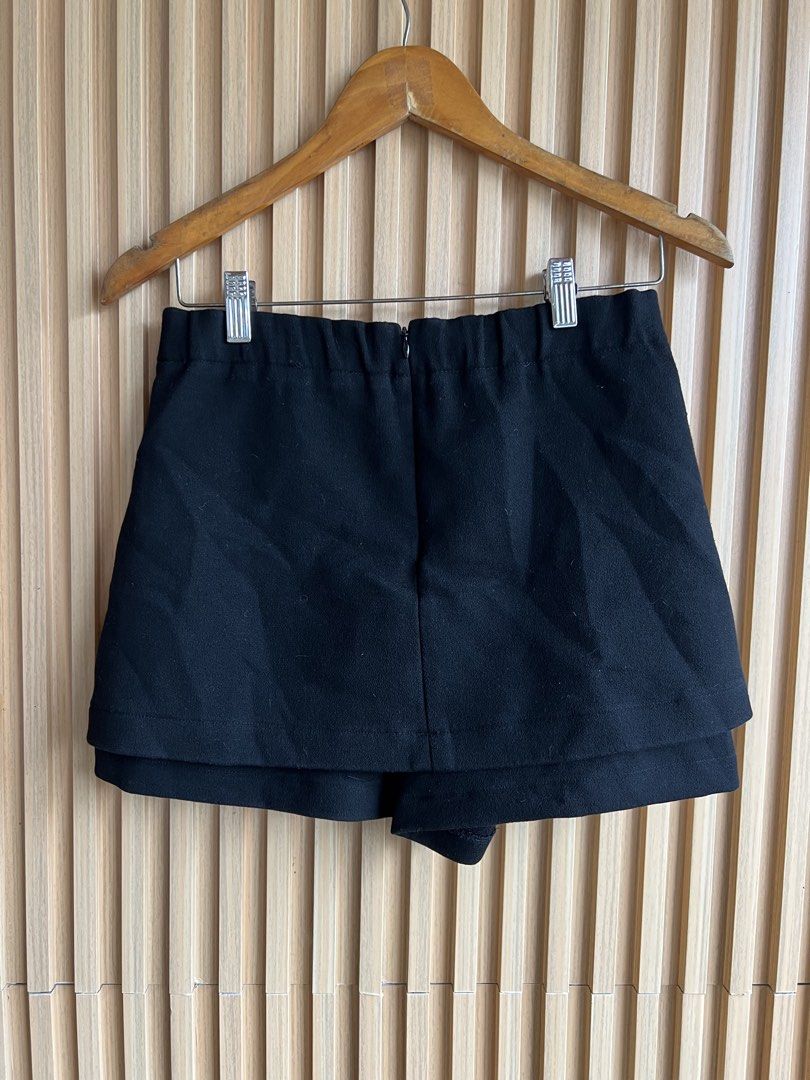 Maje (Category: Skirts) located in Lipa City. Submitted by thyra06 (Listing ID 1468060591, Image 3). Description: Maje slort sixe 27/28 garter waist.