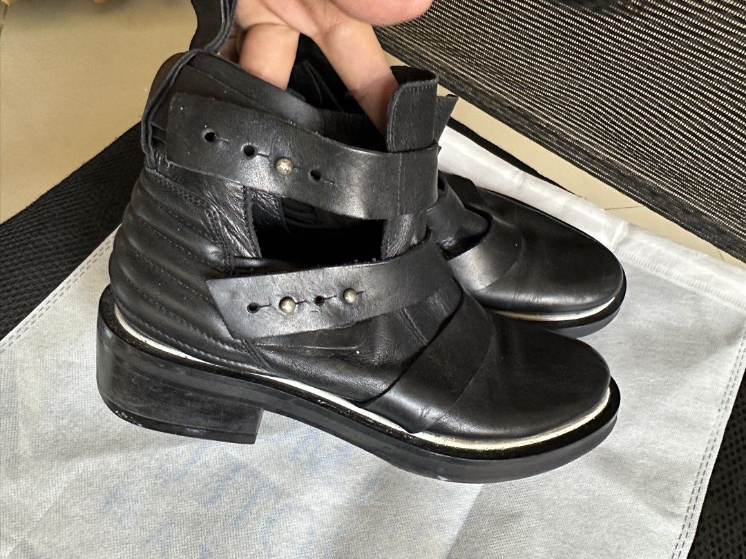 Maje Whipstitch Trim Boots (Category: Boots) located in Butuan. Submitted by wear.next (Listing ID 1468104732, Image 2). Description: Authentic Size 38 May 3 missing knob/rivet Can still be worn as-is.