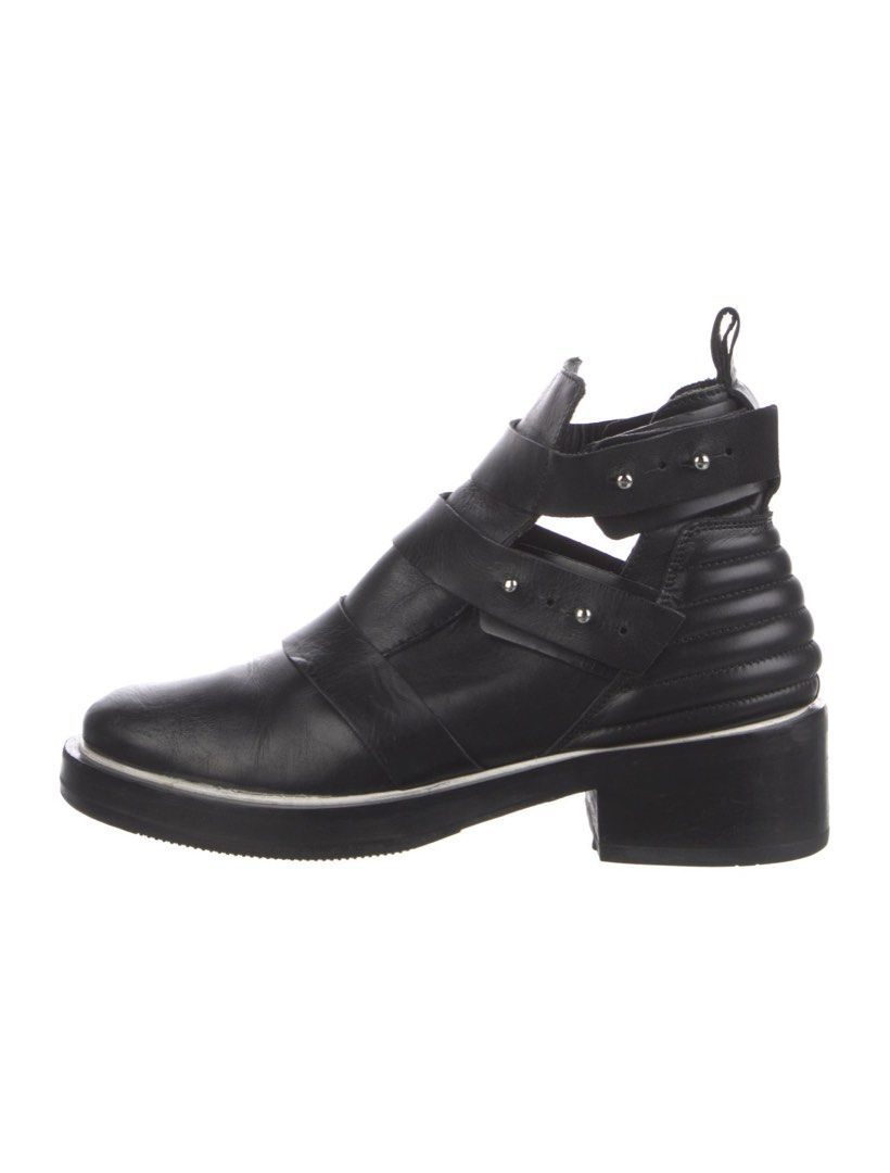 Maje Whipstitch Trim Boots (Category: Boots) located in Butuan. Submitted by wear.next (Listing ID 1468104732, Image 1). Description: Authentic Size 38 May 3 missing knob/rivet Can still be worn as-is.