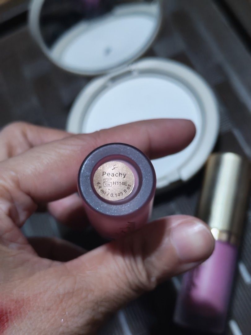 make up bundle (Category: Makeup) located in Pasay City. Submitted by lefoj (Listing ID 1468254277, Image 3). Description: Two shades of Strokes Dear Blush liquid blush included. Colors are Peachy and Babe. Each tube holds 4.4 ml or 0.149 fl oz. Gold caps with frosted glass bottles. Good addition to any makeup routine. if buying individually: strokes liquid blush - 250 each absidy powdet - 250.
