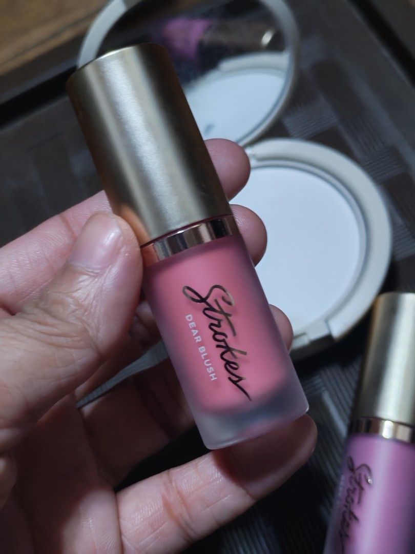 make up bundle (Category: Makeup) located in Pasay City. Submitted by lefoj (Listing ID 1468254277, Image 2). Description: Two shades of Strokes Dear Blush liquid blush included. Colors are Peachy and Babe. Each tube holds 4.4 ml or 0.149 fl oz. Gold caps with frosted glass bottles. Good addition to any makeup routine. if buying individually: strokes liquid blush - 250 each absidy powdet - 250.