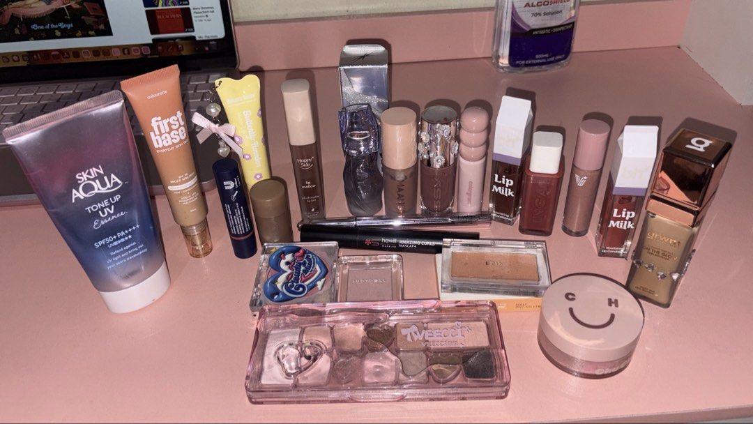 make up bundle take all < 1,500 (Category: Makeup) located in Manila. Submitted by chloerbls (Listing ID 1468085644, Image 2). Description: Rfs: I have too much make up already. 22 make up products for 1,500 is incrediblyy cheapp no lowballing .