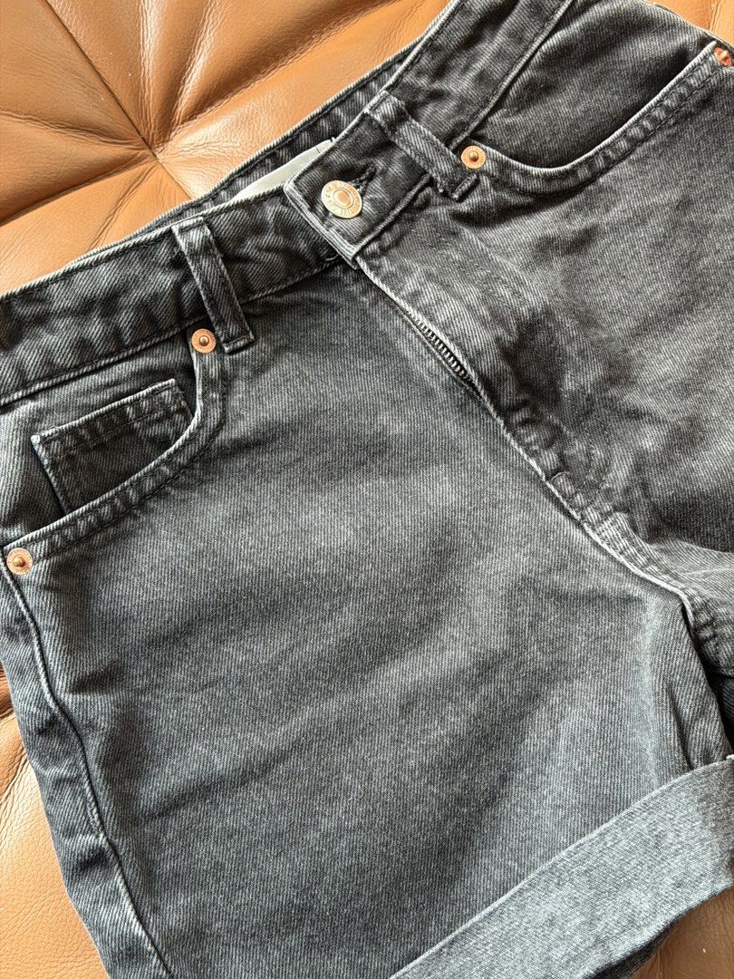 Mango Black Denim Mom Shorts (Category: Shorts) located in Pasig City. Submitted by angelcstlln (Listing ID 1468140342, Image 3). Description: Brand: Mango (Style MOM80) Black Denim Size: EUR 34 / US 2 / MEX 1 Waist: Approx. 13 inches (flat lay) High-waisted with trendy rolled cuffs.