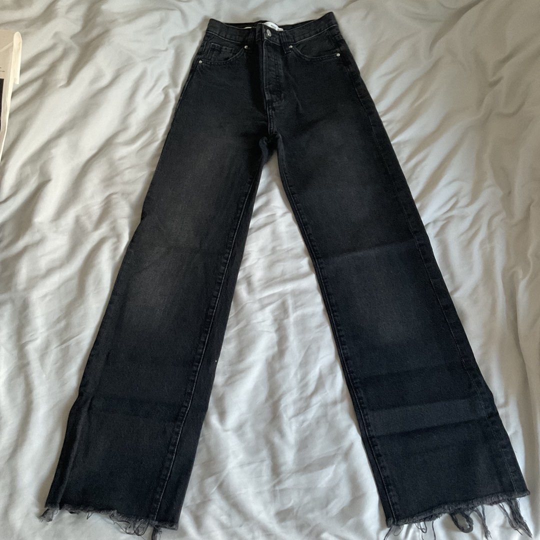 Mango Black Straight Leg Jeans (Category: Jeans) located in Quezon City. Submitted by declutter.chek (Listing ID 1468153777, Image 3). Description: Excellent quality Fits W24.