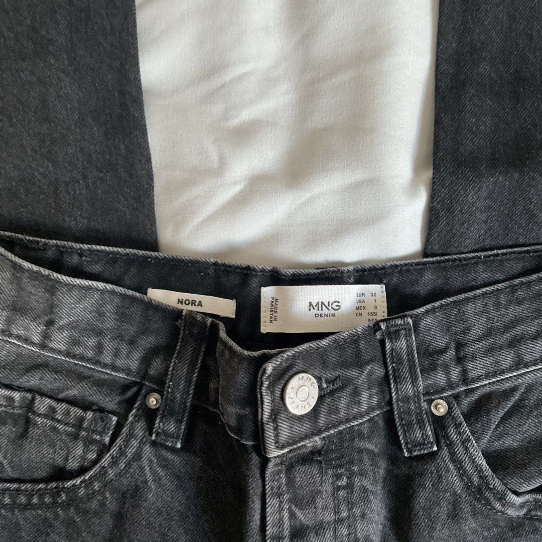 Mango Black Straight Leg Jeans (Category: Jeans) located in Quezon City. Submitted by declutter.chek (Listing ID 1468153777, Image 2). Description: Excellent quality Fits W24.