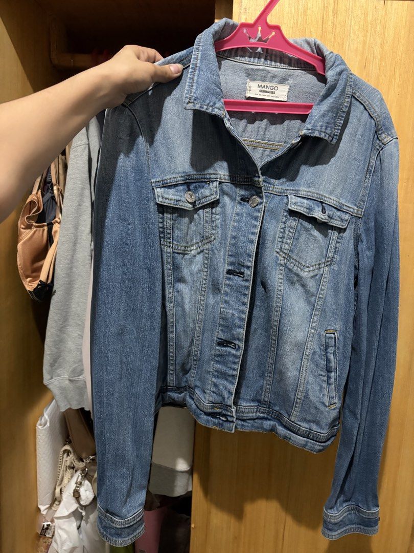 Mango Denim Jacket (Category: Coats, Jackets and Outerwear) located in San Pedro. Submitted by matchlant_ (Listing ID 1468183509, Image 1). Description: Size xs In good condition Rfs: di na ginagamit Loc: San Pedro, Laguna.