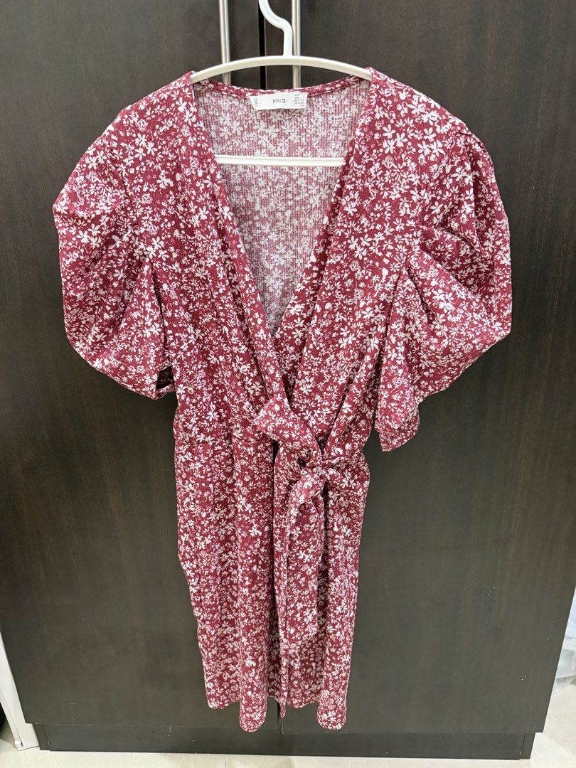 Mango Dress (Category: Dresses) located in Mandaluyong City. Submitted by mry.mry (Listing ID 1468186561, Image 1). Description: .