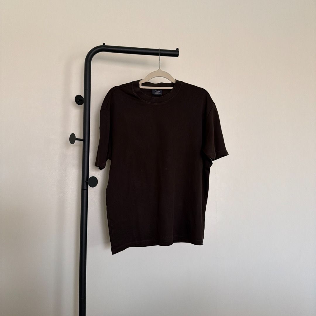 Mango Man Regular Fit Brown T-Shirt (Category: Tshirts & Polo Shirts ) located in Cebu City. Submitted by hommeboy.howard (Listing ID 1468242734, Image 3). Description: - Brand: Mango Man - Color: Dark brown - Neckline: Crew neck with ribbed collar - Fit: Standard fit - Style: Simple daily basic top - Condition: Lightly Used Loc: Cebu City Shipping fee c/o buyer.