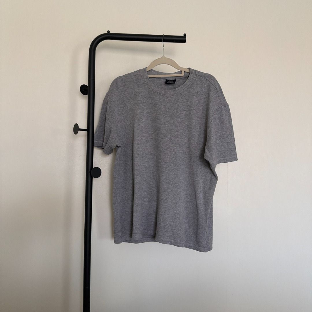 Mango Man Regular Fit Gray T-shirt (Category: Tshirts & Polo Shirts ) located in Cebu City. Submitted by hommeboy.howard (Listing ID 1468243167, Image 2). Description: - Color: Solid grey heather - Material: Soft, comfortable cotton - Fit: Regular fit with classic crew neck and short sleeves - Versatile: Easy to match with any outfit - Condition: Clean, well-maintained piece, perfect for everyday wear Loc: Cebu City Shipping fee c/o buyer.