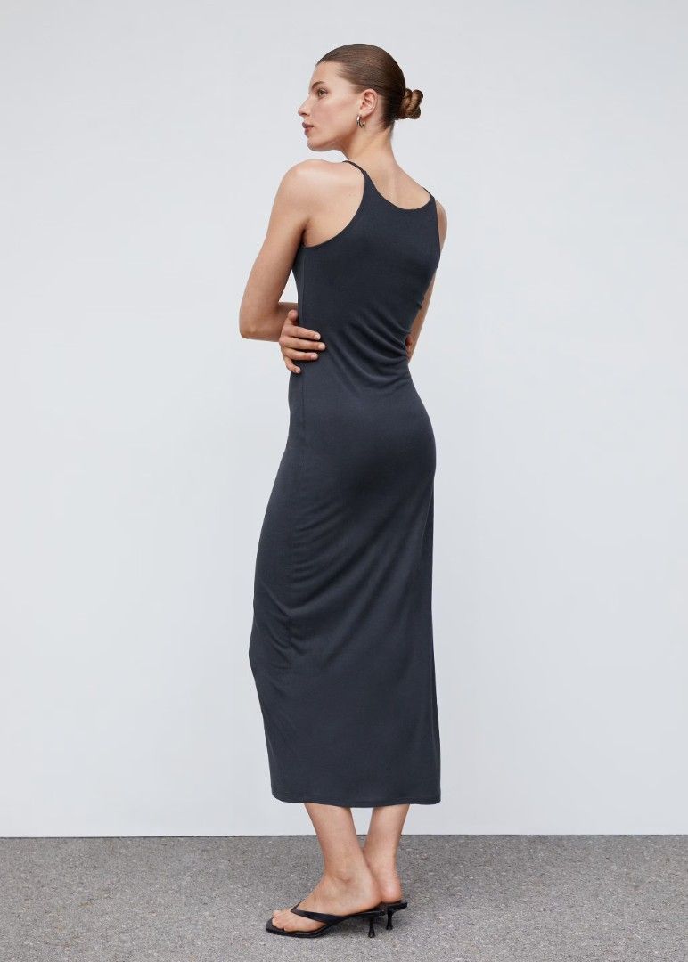 MANGO Modal Midi Dress (Category: Dresses) located in Pasay City. Submitted by castoff.clothing (Listing ID 1468188542, Image 3). Description: Modal midi dress Brand: Mango Size:Medium IN VERY GOOD CONDITION ❤️.