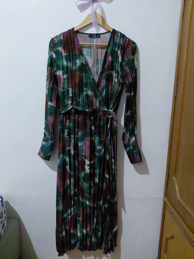 Mango Pleated Maxi Belted Dress (Category: Dresses) located in Tarlac. Submitted by wornwardrobe (Listing ID 1468127355, Image 1). Description: Brand new with tags Kindly note that all items are stored at my parents' house and not on hand. Retrieval takes up to 2 weeks before shipping. Please purchase only if you're okay with the wait. Message me to check the next available shipping date! Thank you!.