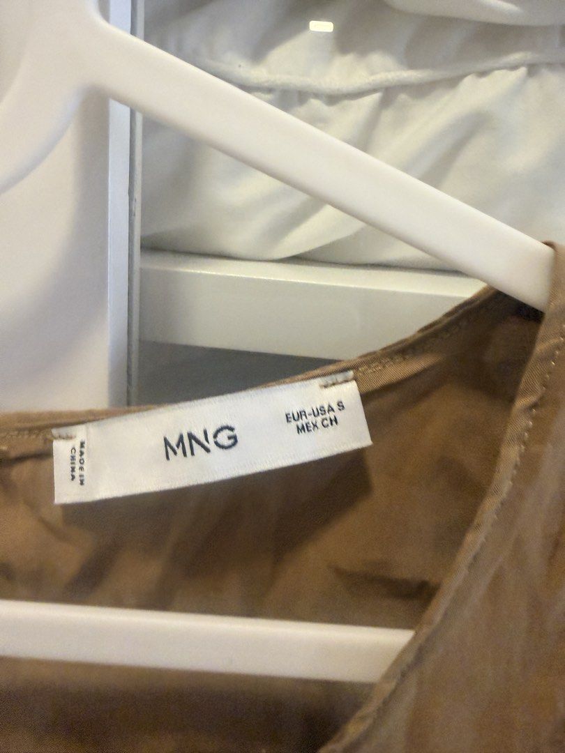 Mango tank (Category: Sleeveless) located in Quezon City. Submitted by destashingmycloset (Listing ID 1468114079, Image 2). Description: .