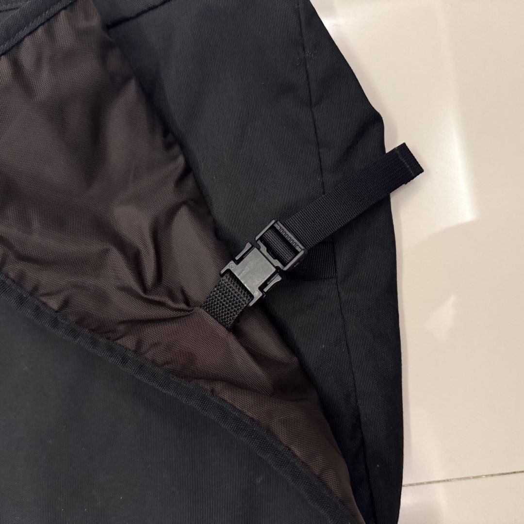 Manhattan Portage Black Messenger Bag (Category: Sling Bags) located in Paranaque City. Submitted by joeymon1 (Listing ID 1468259098, Image 3). Description: Rfs: Not my style, never really used it For reference: Can fit 13 in laptop .